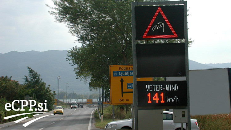 Spremenljiva prometnoinformativna signalizacija močan veter